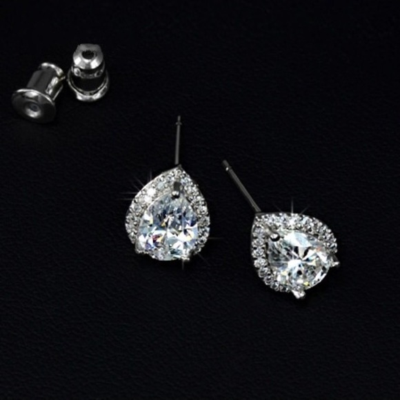 NEW!๐๐TEARDROP! PAVE CZ STUDS!๐๐HIGH QUALITY! - Picture 5 of 8
